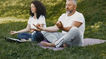 5 maneiras de como a meditação pode ajudar no seu relacionamento