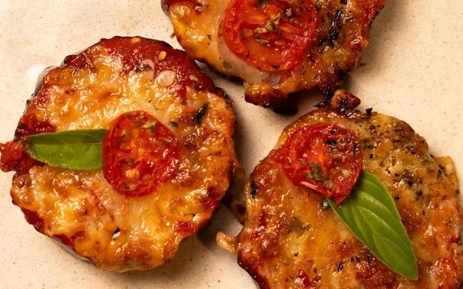 Mini pizza de berinjela: legume substitui a massa tradicional