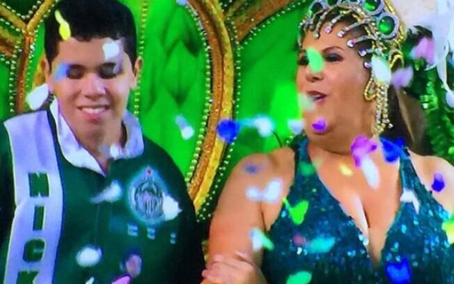 Nickollas Grecco, palmeirense cego, desfilou pela Mancha Verde no carnaval deste ano