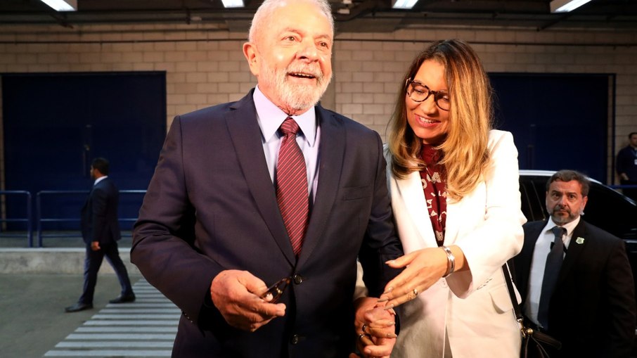 Luiz Inácio Lula da Silva (PT) chegou às 21h40 aos Estúdios Globo, no Rio de Janeiro, para o debate entre candidatos à Presidência da República