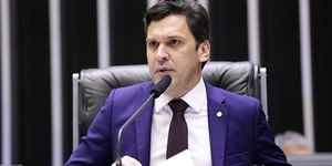 Relator pede tempo e Congresso adia votação do Orçamento de 2026