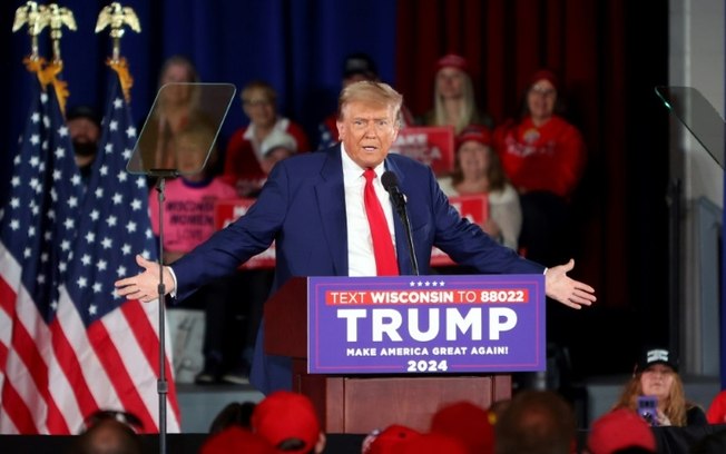 Donald Trump durante um comício de campanha em Wisconsin, em 1º de maio de 2024