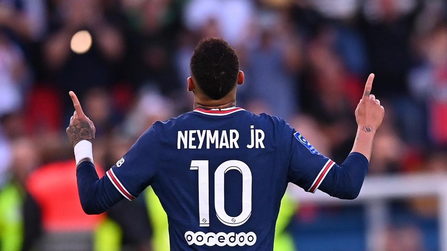 Neymar marcou golaço de letra em treino do PSG