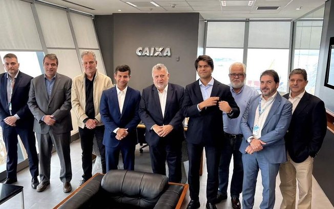 Landim durante reunião com a Caixa