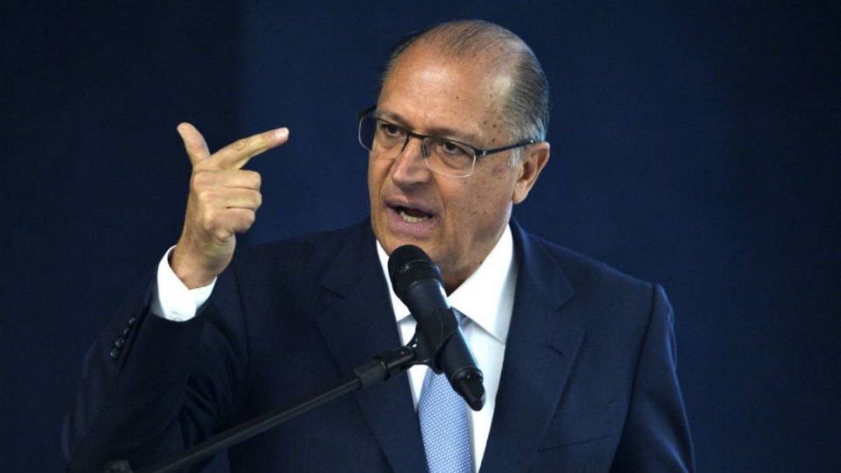 Geraldo Alckmin, ministro da Indústria e Comércio e vice-presidente de Lula