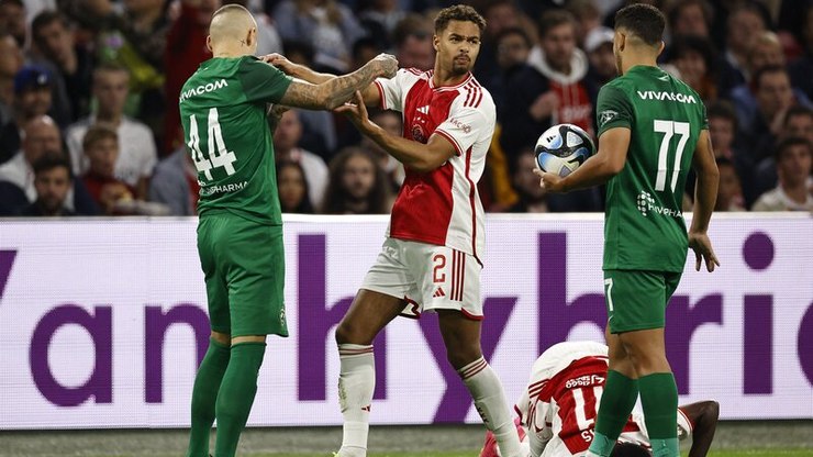 Besiktas bate RB Leipzig com gol de Talisca e lidera grupo; Porto atropela  Monaco