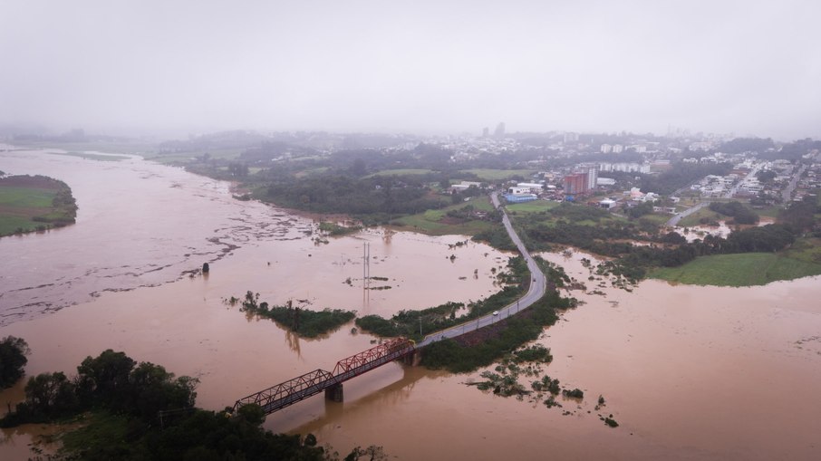 Lajeado (RS), no Vale do Taquari, tem 500 pessoas abrigadas em parque e Lajeado (RS), no Vale do Taquari, tem 500 pessoas abrigadas em parque e