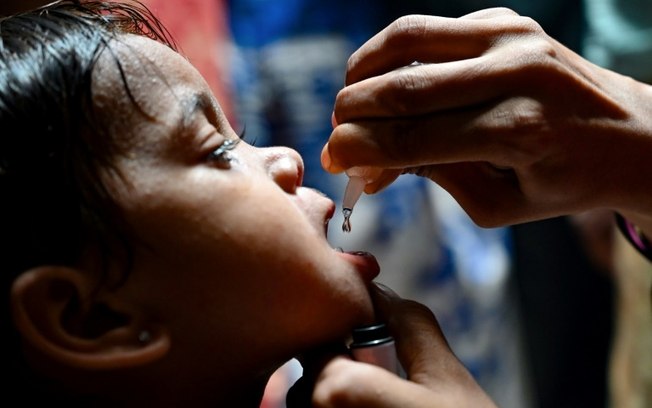 Vacinação contra a polio em Karachi no Paquistão, em 3 de junho de 2024