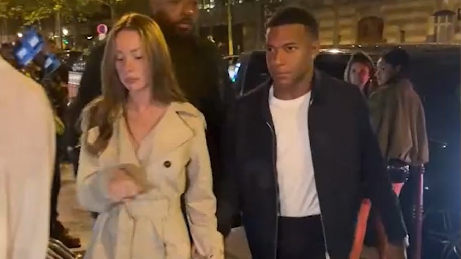 Mbappé e Ester Expósito 