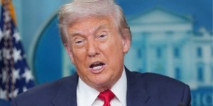 Trump diz que vai classificar o movimento Antifa como terrorista