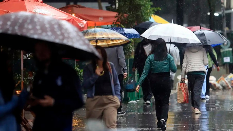 Formação de tempestades é influenciada por um ciclone extratropical no sul do país Formação de tempestades é influenciada por um ciclone extratropical no sul do país