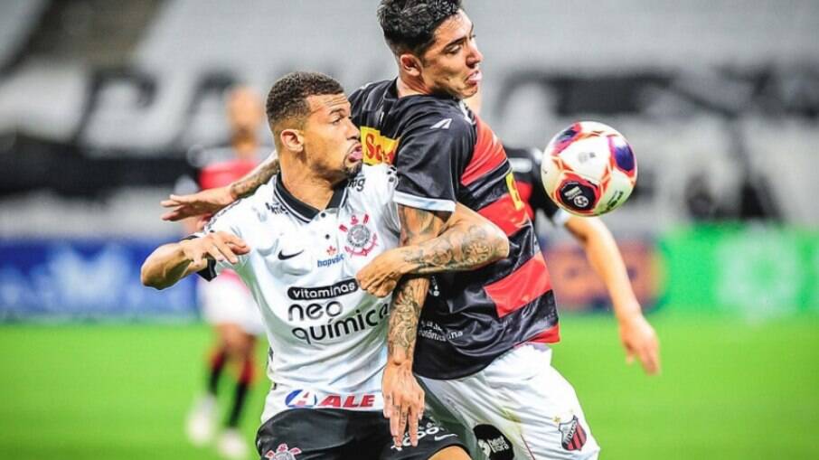 João Victor renova contrato com o Corinthians até 2023