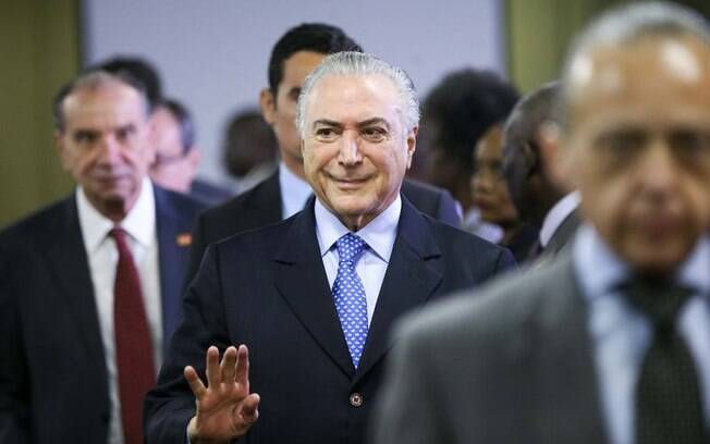 Presidente Michel Temer enfrenta denúncia da PGR e desconforto silencioso com o presidente da Câmara, Rodrigo Maia