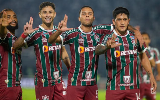 Jogadores do Flu celebram um dos gols no triunfo sobre o Olimpia, em Assunção Jogadores do Flu celebram um dos gols no triunfo sobre o Olimpia, em Assunção
