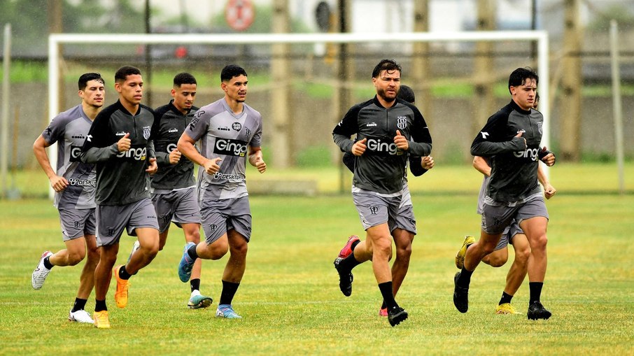 Por conta de salários atrasados, o elenco da Ponte realizou greve antes do estadual Por conta de salários atrasados, o elenco da Ponte realizou greve antes do estadual