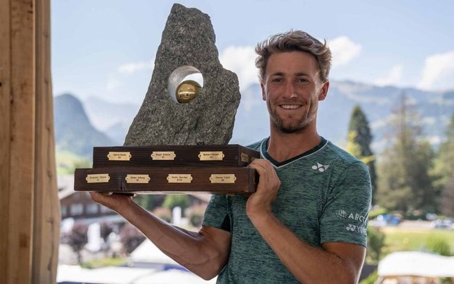 Ruud vira jogo intenso com Berrettini e é bicampeão em Gstaad