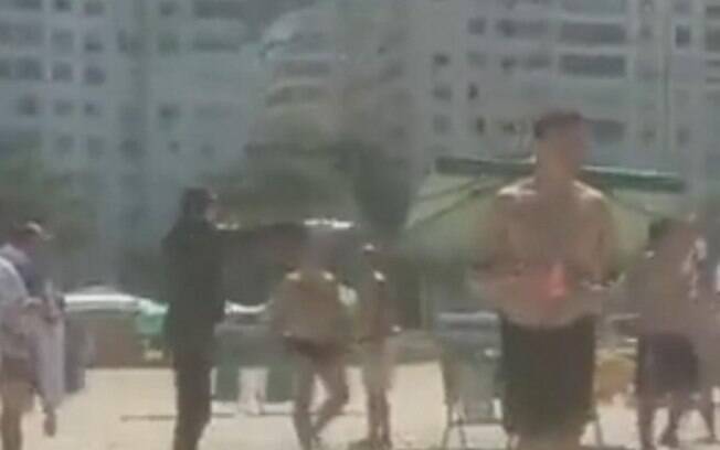 PM atira para acabar com churrasco de torcedores argentinos em praia do Rio