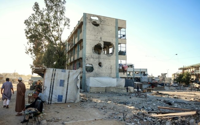 Uma escola parcialmente destruída em Khan Yunis, na Faixa de Gaza, em 17 de setembro de 2024