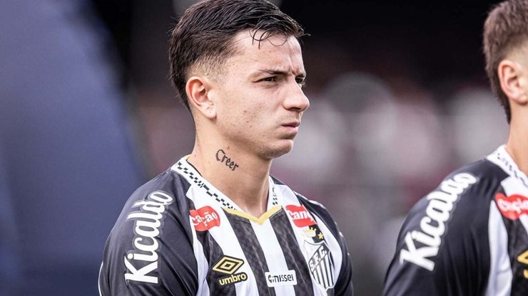 Barreal perde espaço com Vojvoda e futuro no Santos fica em aberto