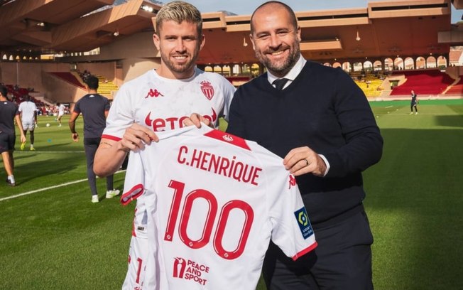 Caio Henrique celebra marca de 100 jogos com a camisa do Monaco