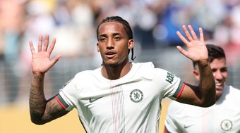 Mundial%3A%20gesto%20de%20brasileiro%20gera%20cr%C3%ADticas%20em%20jogo%20do%20Fluminense