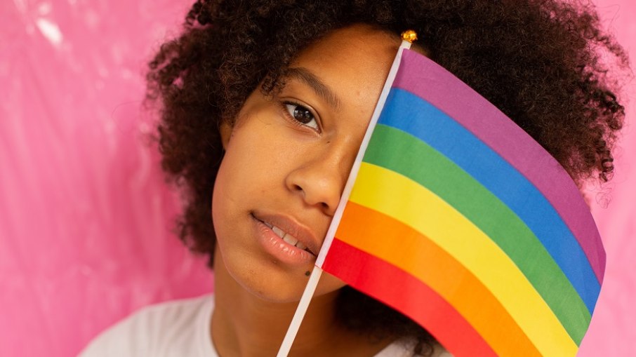 Na pesquisa britânica, 14% das mulheres da Geração Z se identificaram como bissexuais