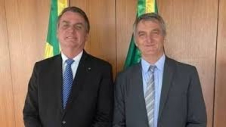 Irmão de Bolsonaro ataca Caixa após não conseguir retirar prêmio