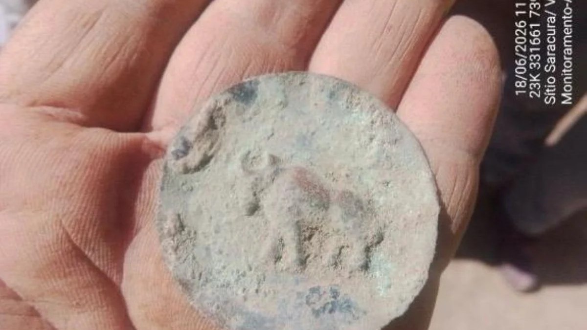 Artefato encontrado no sítio arquilógico da Estação 14 Bis-Saracura, da Linha 6-Laranja, em 2026