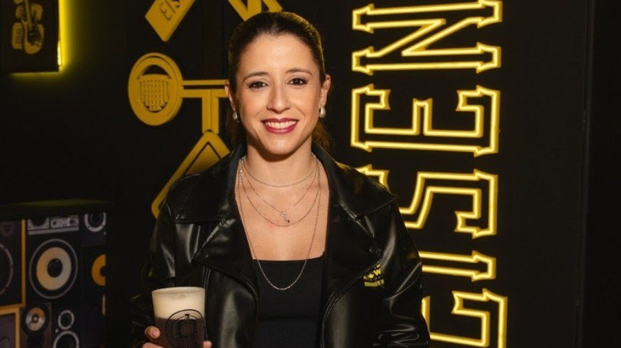 Giovanna Abreu é a nova gerente de marketing sênior das marcas Eisenbahn e Sol Giovanna Abreu é a nova gerente de marketing sênior das marcas Eisenbahn e Sol