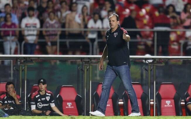 Rogério Ceni prega cuidado mesmo com vantagem do São Paulo: 'Tem uma equipe muito boa do outro lado'