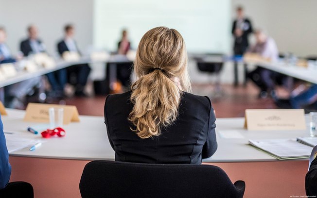 Em época de campanha, tem sido cada vez mais comuns que conversas sobre candidatos, partidos e propostas de governo façam parte do cotidiano do trabalho Em época de campanha, tem sido cada vez mais comuns que conversas sobre candidatos, partidos e propostas de governo façam parte do cotidiano do trabalho