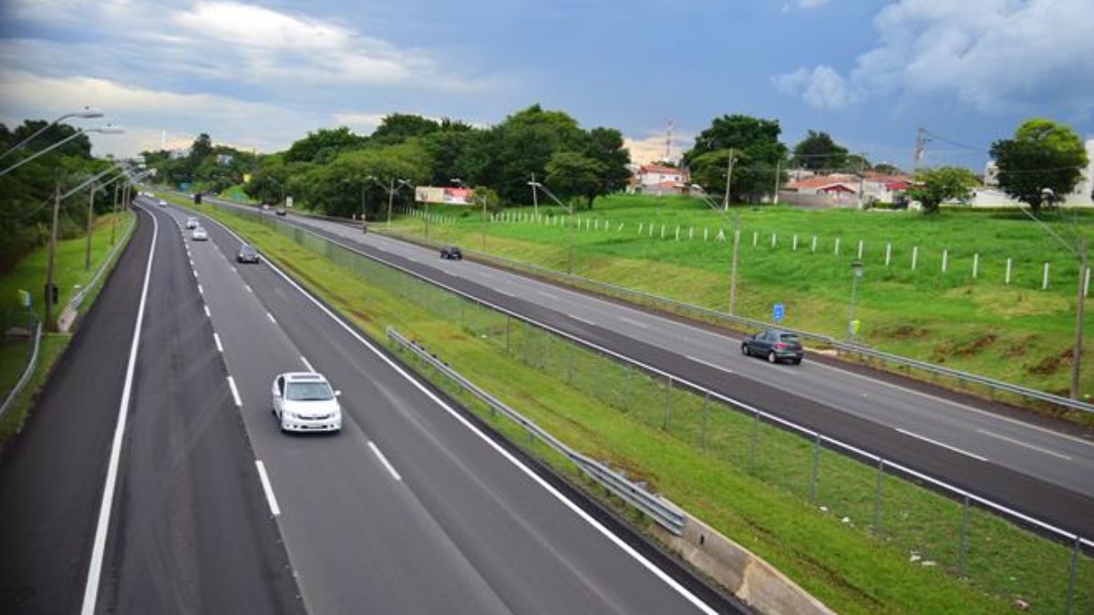A rodovia Prof. Zeferino Vaz (SP-332), no trecho entre Campinas e Paulínia, no estado de São Paulo