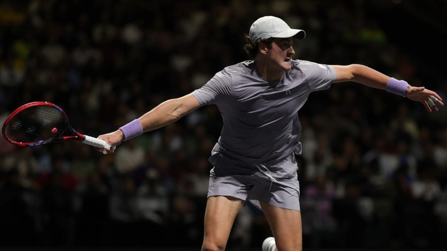 João Fonseca venceu Denis Shapovalov na estreia em Paris João Fonseca venceu Denis Shapovalov na estreia em Paris