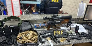 Foragido é preso na Dutra com fuzil e granadas em carro roubado