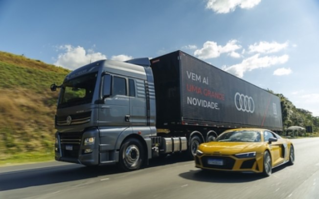 VW Meteor transporta showcar da Fórmula 1® da Audi do Brasil
