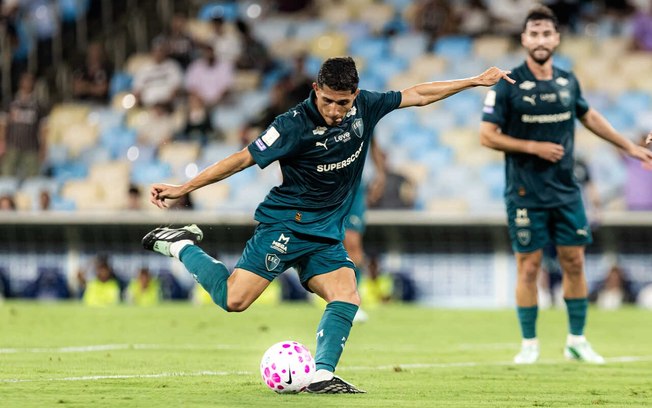 Savarino foi o dono do jogo nesta quinta no Maracanã Savarino foi o dono do jogo nesta quinta no Maracanã