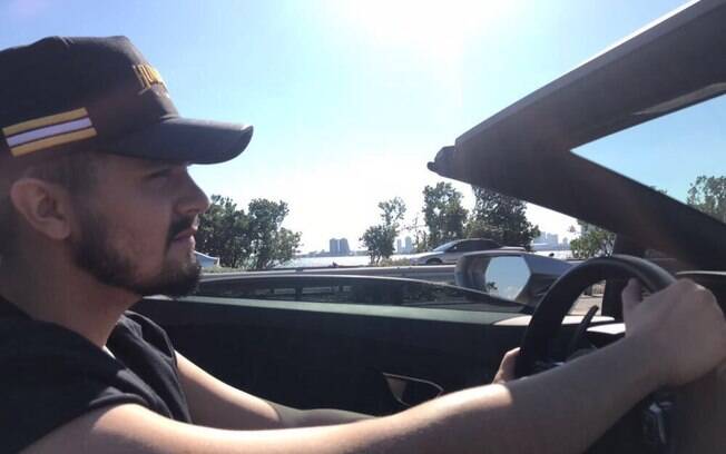 Luan Santana está passeando por Miami a bordo de um Lamborghini alugado