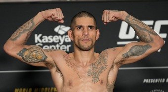 Poatan e Adesanya batem o peso e confirmam revanche pelo título