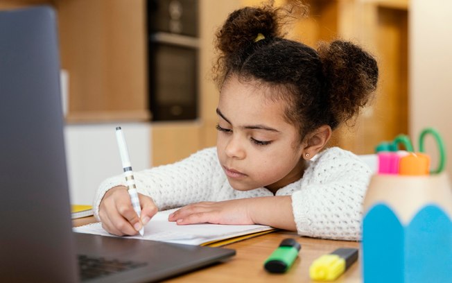 Programa promove inclusão digital na educação brasileira