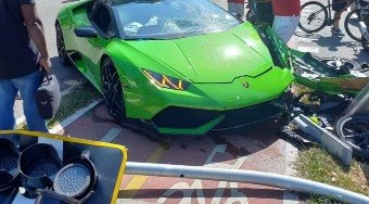 Vídeo: motorista de Lamborghini persegue ladrão e bate em poste e moto