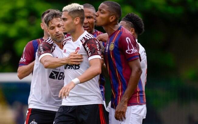 Andreas expõe descontrole e vira dúvida para a primeira chance na 'operação resgaste' no Flamengo