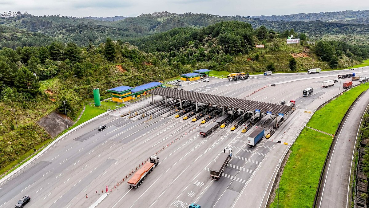 BR-116 deve receber 723 mil veículos no feriado de Aparecida BR-116 deve receber 723 mil veículos no feriado de Aparecida