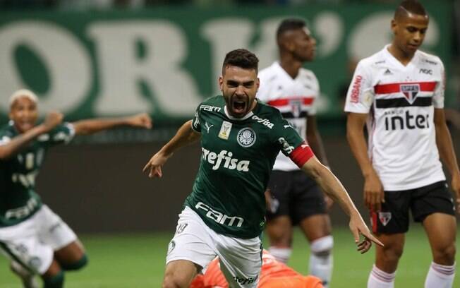 Bruno Henrique comemora primeiro gol do Palmeiras contra o São Paulo