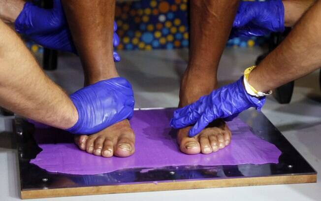 Os pés do craque ficarão expostos para os visitantes do Maracanã