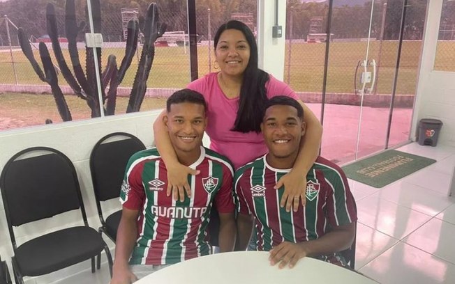 Aos 16 anos, meia-atacante Kauã Brasília assina primeiro contrato profissional com o Fluminense