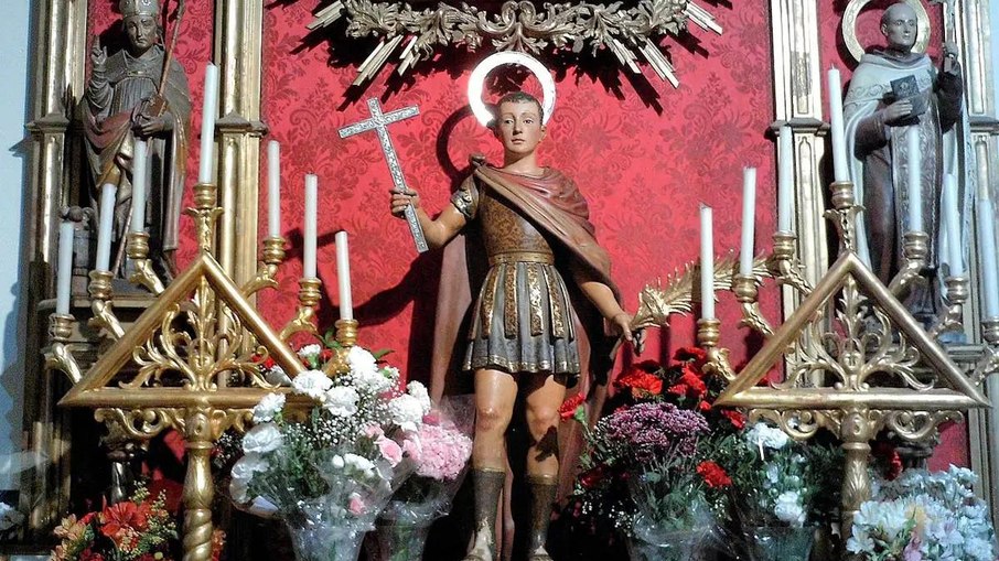 O nome de Expedito atravessou séculos antes de se tornar o santo das causas urgentes