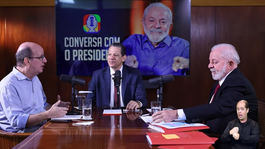 Fernando Haddad ao lado de Lula e Marcos Uchôa