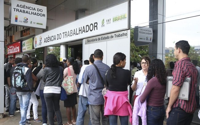 Desemprego cai para 6,8% no trimestre encerrado em julho