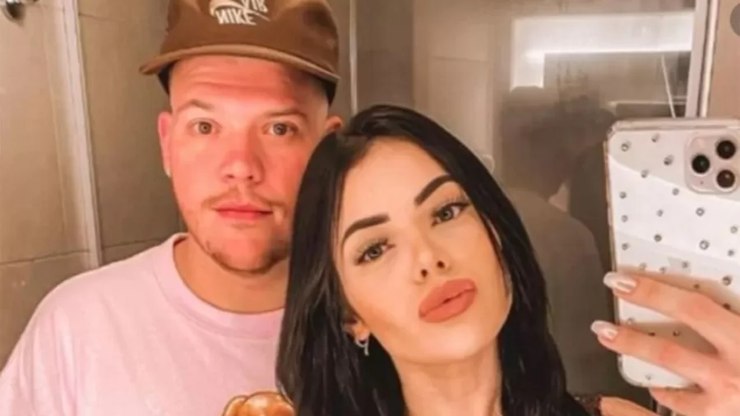 Esposa de Ferrugem revela preferências no s3x0: 'Não libero de qualquer jeito'