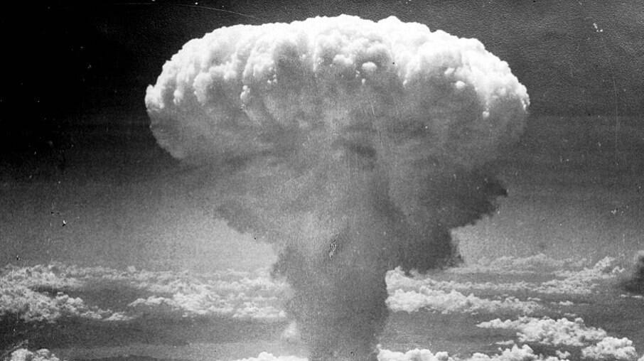 Explosão da bomba nuclear em Nagasaki, no Japão, em 1945